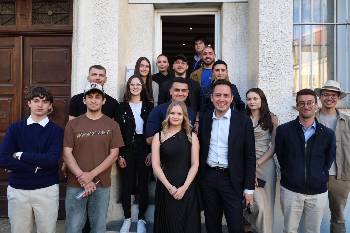 RNJGARD's tweet photo. Soirée RNJ Gard en compagnie de nos amis du @rnj_vaucluse  et @RNJHerault ! Merci à notre député @YoannGillet30 pour sa présence ! 🇫🇷 https://t.co/SXMTxnHN9W