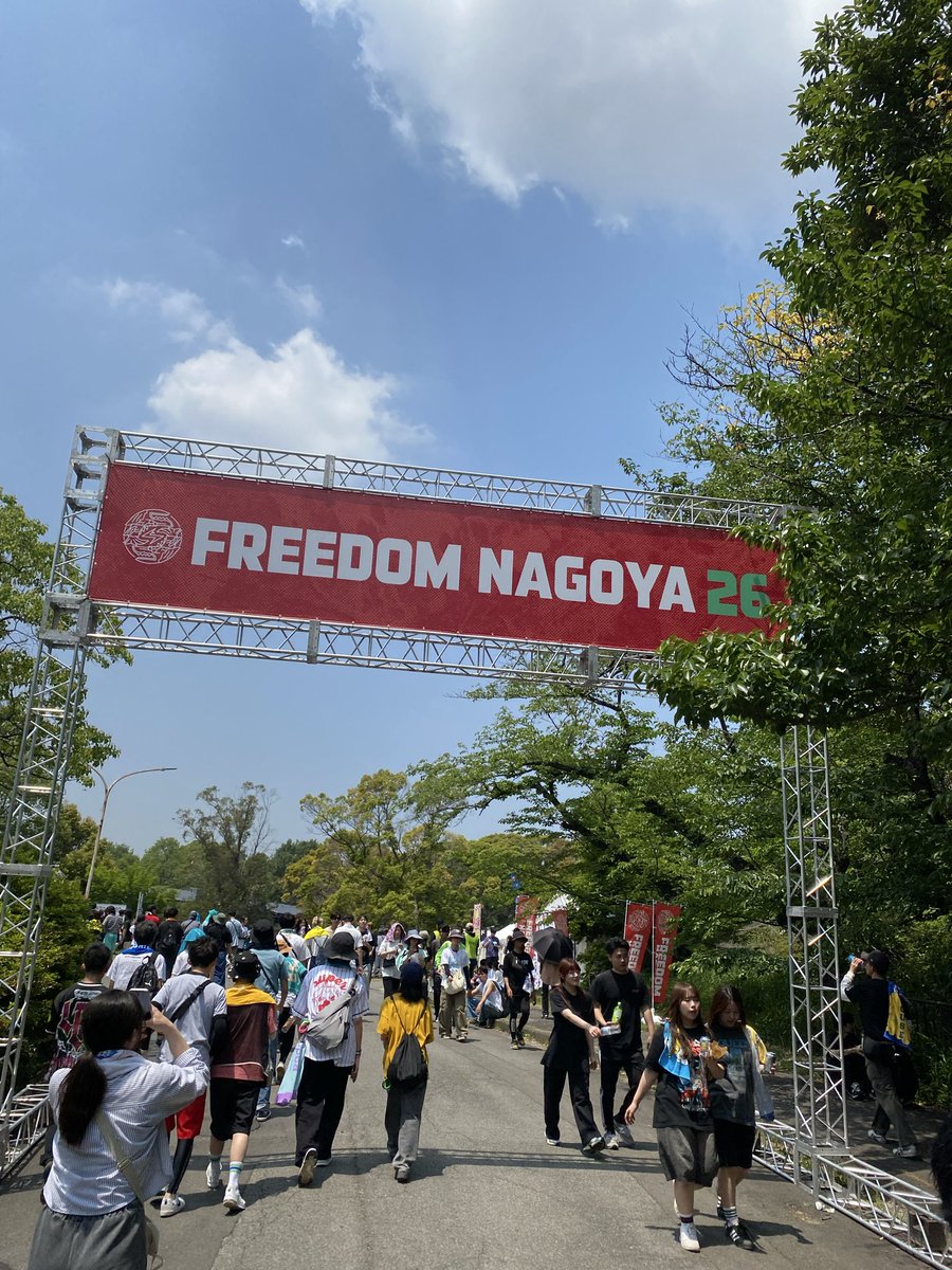 ryo_ba_'s tweet photo. フリーダム1日目　友達と

TJP
目当ての1つ
2ステ楽しい

シャカラビ
先輩がコピーしてたの思い出した懐かしい
サークル楽しい

SIX LOUNGE
かっけーから覚える

奥歯's
ノーマークだったけど楽しかった覚える

ビレッジマンズストア
大本命！
ボーカル不在でもサイコーだった
早く復帰してね https://t.co/LyvvpYGCF3