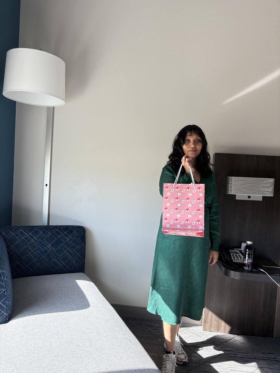 prerana_borah's tweet photo. Drew directly on this Archie’s gift bag 🎨 🛍️

No drawing board, no table just the bag balanced on my lap the whole time. 😂
Turned a simple carry bag into art. ✨
What do you think?❤️ https://t.co/mctsIKKjmT