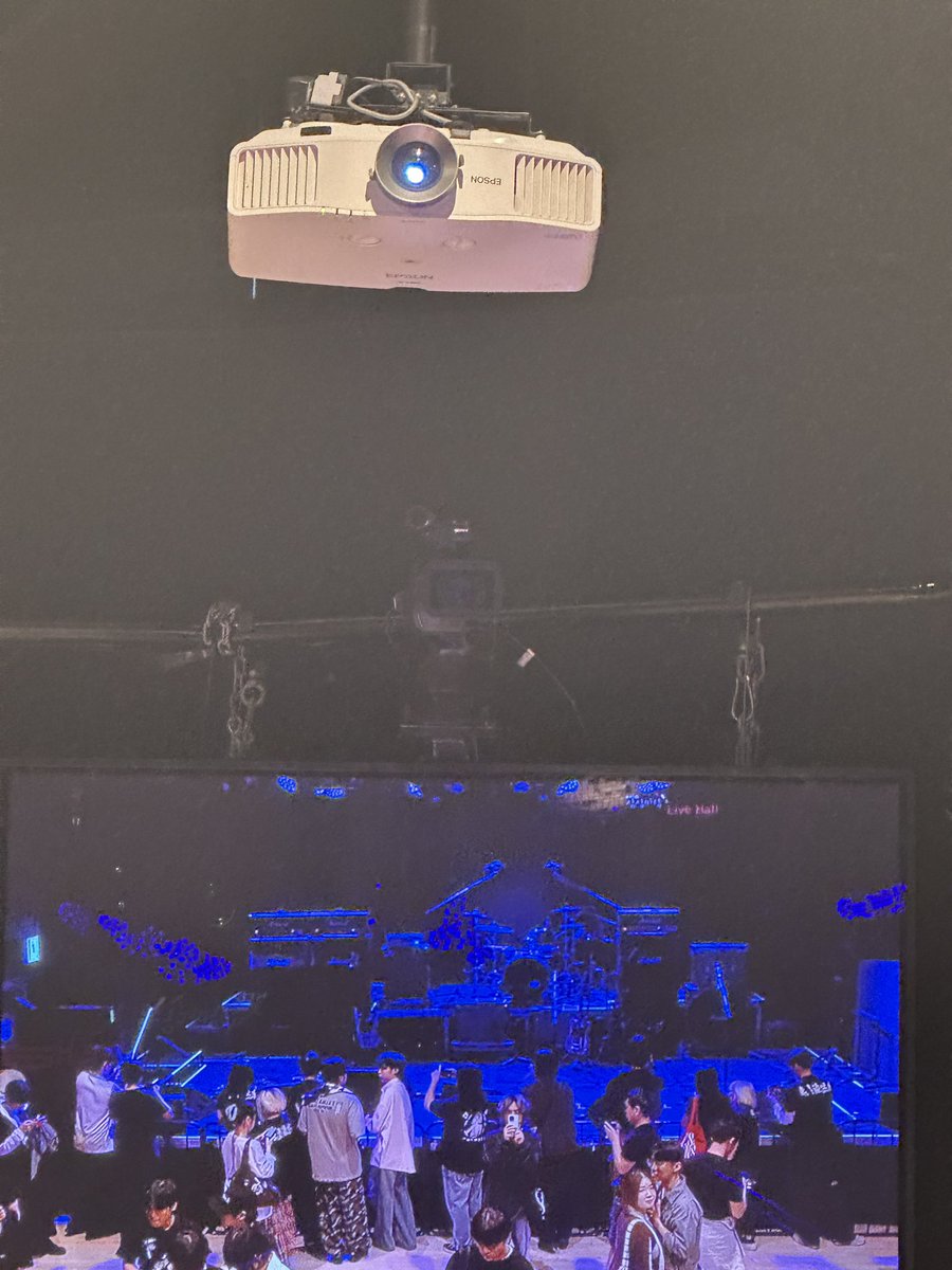 nightshiftwind's tweet photo. 두번째 공연도 정말 좋았어요.. 쉴틈없이 내달리는 노이즈의 폭풍.. https://t.co/WkPEgmUxKf