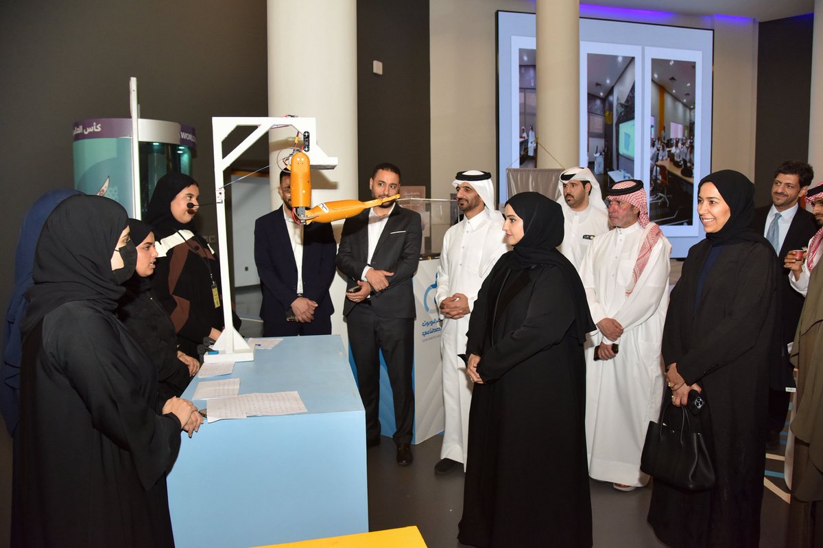 qscientific's tweet photo. ختام المعسكر العلمي STEM-FD – النسخة الخامسة

بعد رحلة مليئة بالتعلم، والتجربة، والعمل الجماعي، اختتم طلبة STEM-FD معسكرهم بعرض مشاريع مبتكرة جسدت أفكارهم وإبداعهم على أرض الواقع 🚀🦾

✨ تجربة علمية متكاملة جمعت بين المعرفة النظرية والتطبيق العملي، وأسهمت في تنمية مهارات الابتكار والتفكير لدى الطلبة

💡 إنجازات اليوم… هي بداية لمستقبل مليء بالإبداع والتميّز