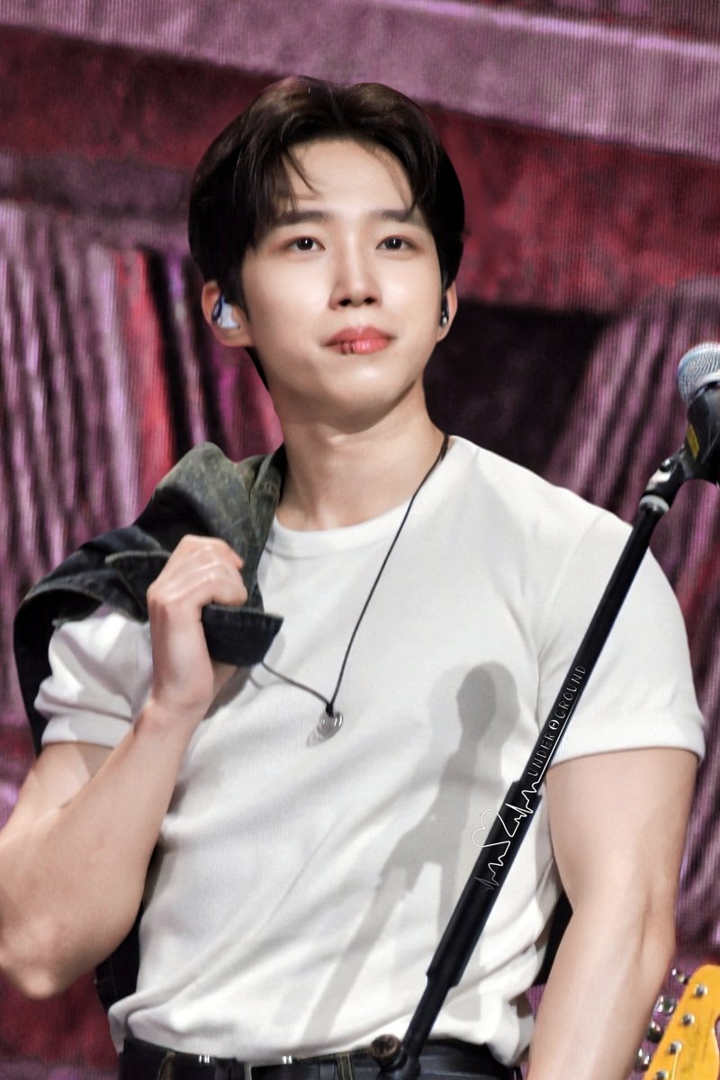 sds_cn's tweet photo. [📸] 2026 N.Flying FAN CONCERT 우.사.합 in 마카오

너무 멋있어요 😍

#NFlying #엔플라잉 #서동성 #SeoDongSung https://t.co/QRd0di1jWf
