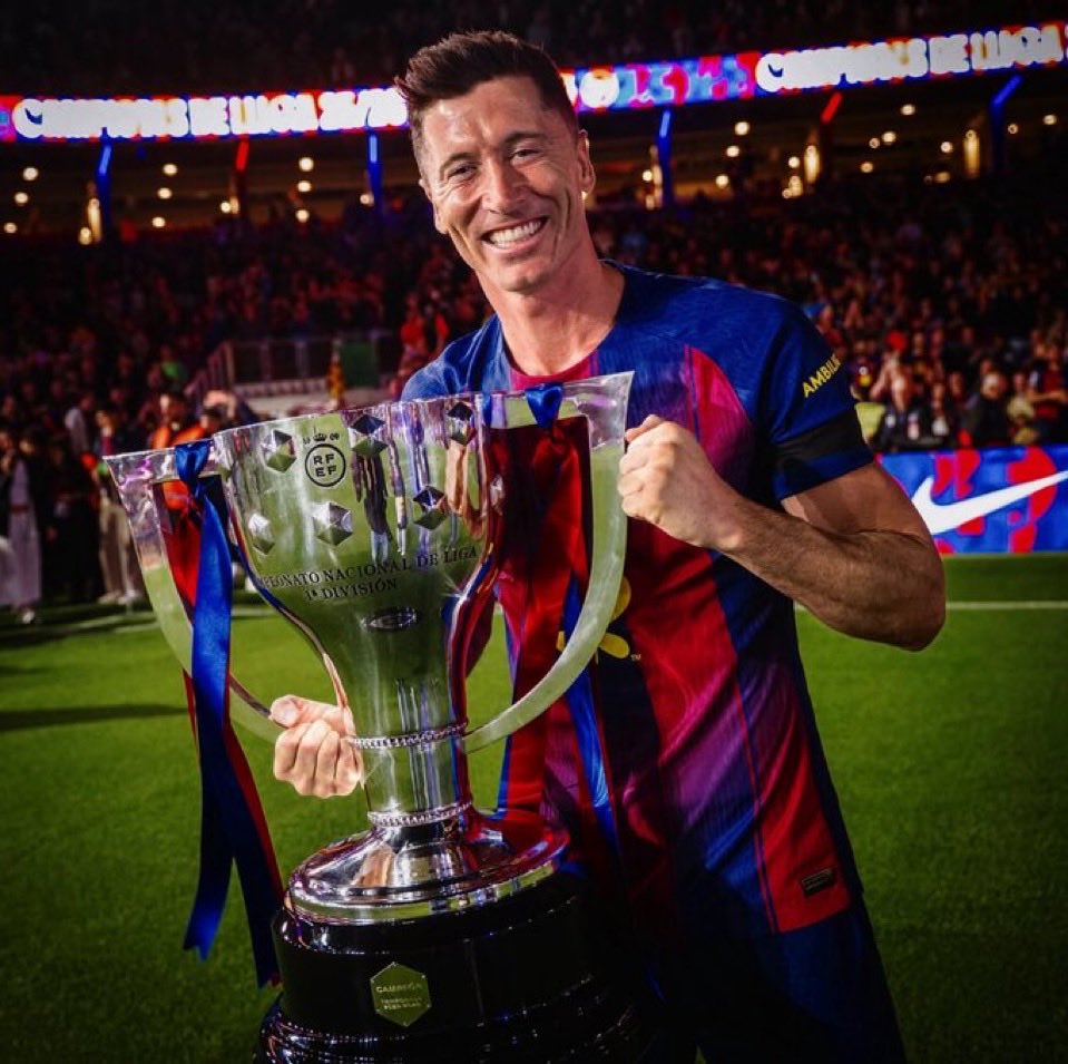 RogerParcerisas's tweet photo. Gràcies Llegenda @lewy_official 💙❤️ https://t.co/t9H27pWhhf