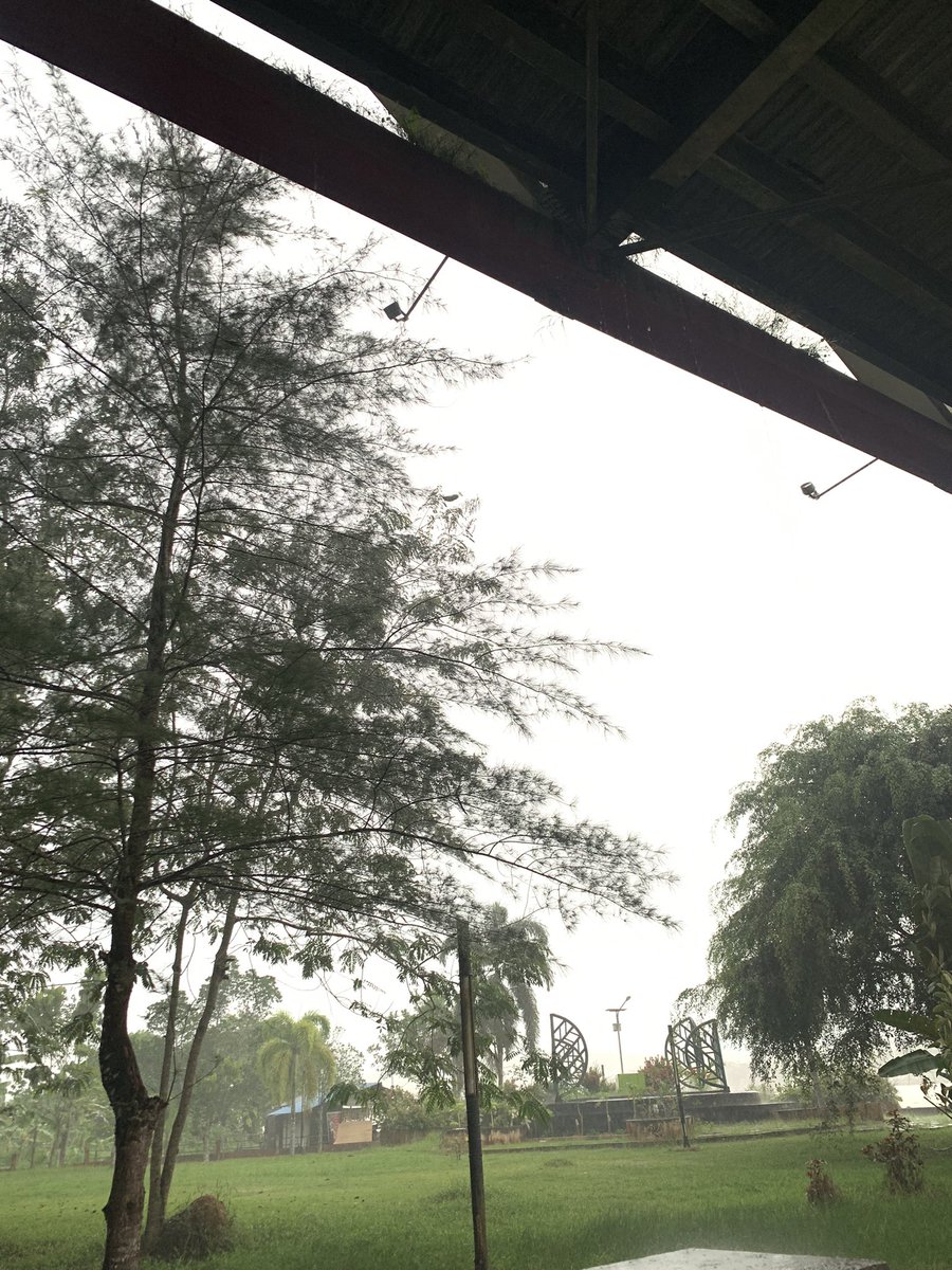iikaayaa's tweet photo. baru duduk dah hujan langsung https://t.co/TmHtMmgfkL