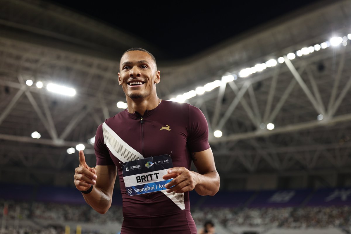 Diamond_League's tweet photo. Who saw that coming?

@jmalknows stuns @cordizzlepinch with 13.07 in the men's 110m hurdles 🚀

#DiamondLeague
#KeqiaoDL🇨🇳
📸 @GorczynskaMarta https://t.co/NuH2belRCn
