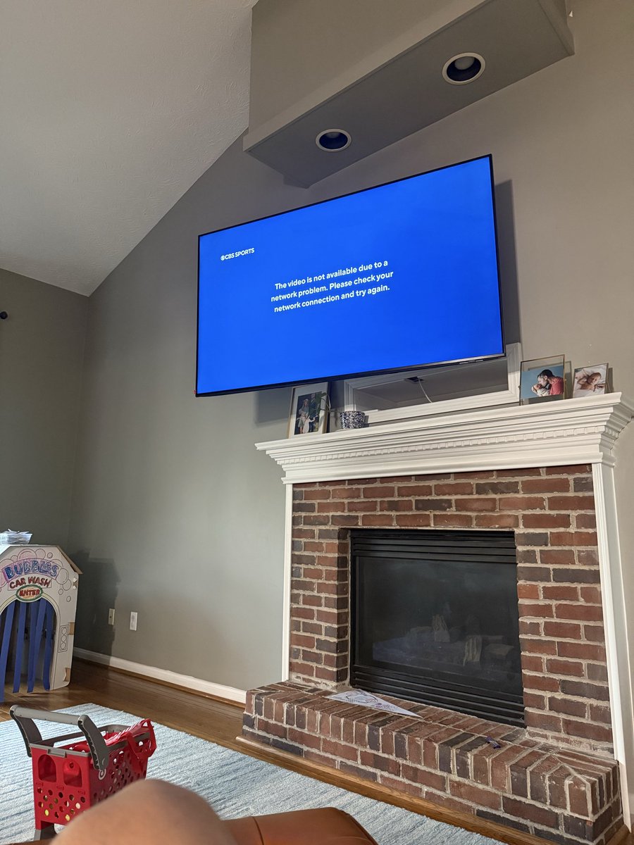 SethLieber's tweet photo. What is going on @paramountplus and @CBSSports @CBSSportsGolazo https://t.co/jbhugeR6Po