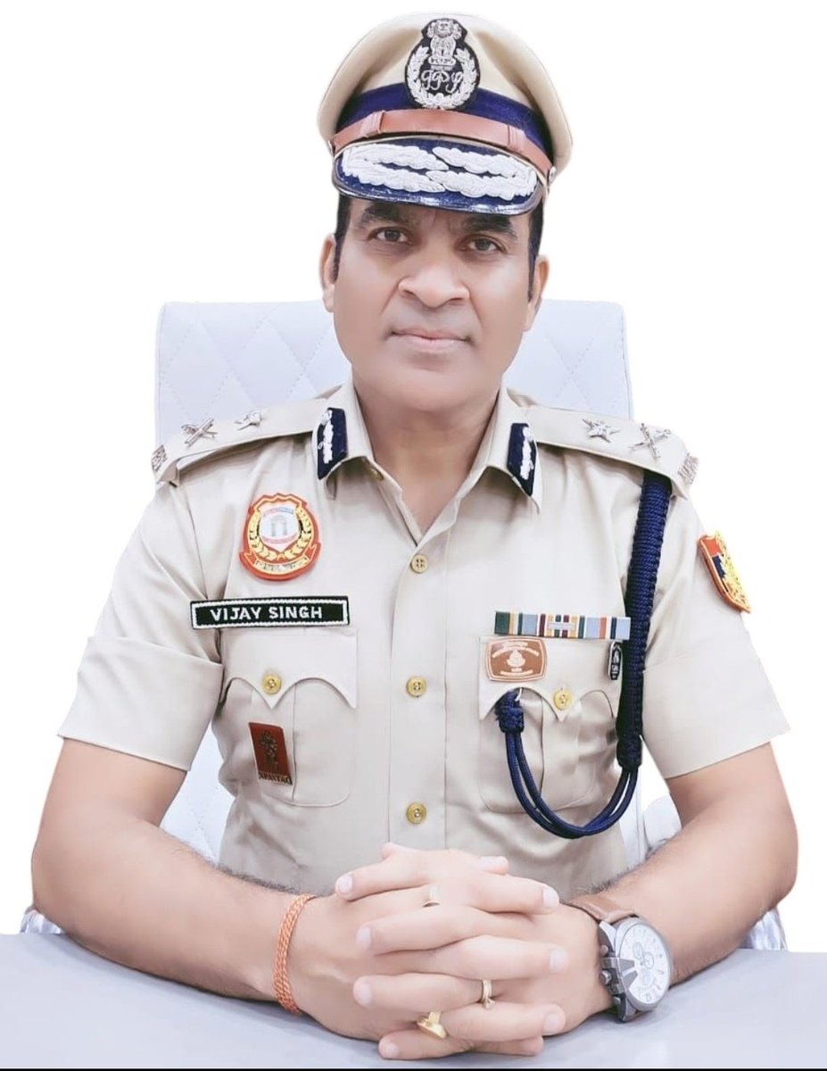 Manojsi17166765's tweet photo. #Good_Work_NW DIU
Jt.CP #विजय_सिंह की लीडरशिप मेँ DCP #आकांक्षा_यादव के सुपरवीजन मेँ ACP DIU #अजय_कुमार_सिंह की टीम नें #Desgner_Hood दुकान पर छापा मर कर #PRADA,#LACOSTE,#BURBERRY, #GANT,#HUGO_BOSS आदि का नकली सामान बरामद किया।
@LtGovDelhi
@CPDelhi 
@DCP_NorthWest https://t.co/Rlk3ViMLeR