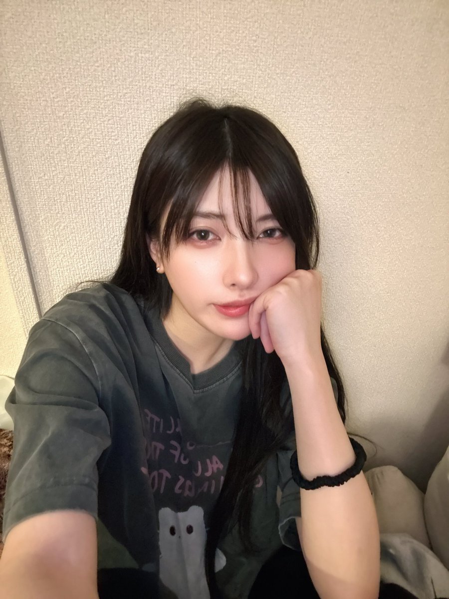 ochio_42's tweet photo. 金髪と黒髪どっちがいい？ https://t.co/8UIeDl8v3X