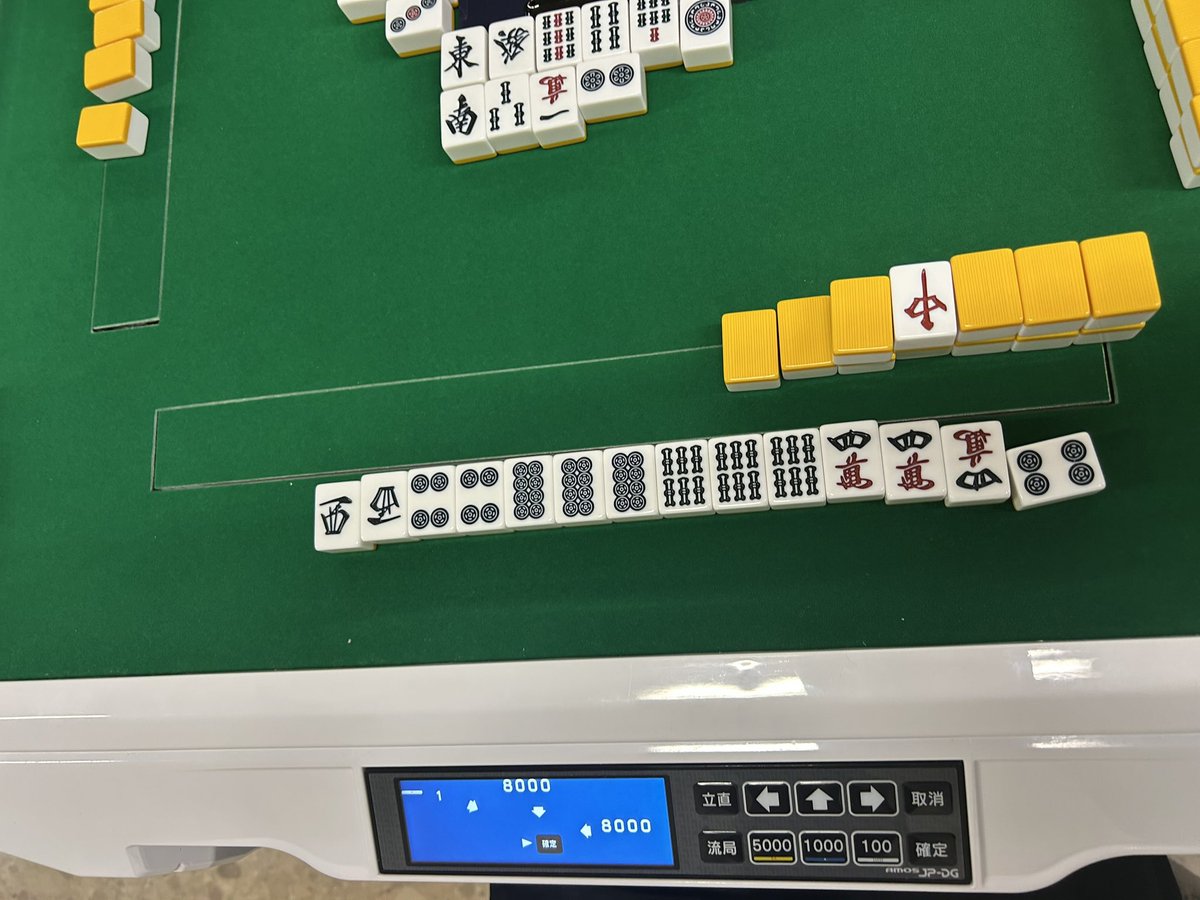 YNU_Mahjong's tweet photo. 【役満情報】
学祭企画の模擬雀荘にて部員が四暗刻を和了しました‼︎
引き続き明日も9時から営業しますので、ぜひお越しください(*´∀`)♪ https://t.co/w8Za5BFRG5