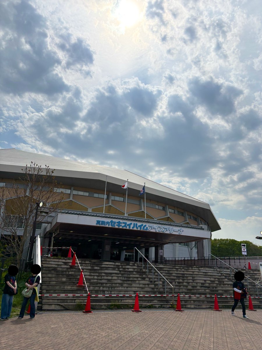 aaachan__178's tweet photo. B’z LIVE-GYM 2026 -FYOP＋- at MAKOMANAI SEKISUI HEIM ICE ARENA
本当に最高でした😭行けて良かった
最初2曲泣き、最後オツカレー！でまた泣き
久々札幌ありがとうございました🧡💜
#Bz
#LIVEGYM2026
#FYOPplus
#Sapporo https://t.co/sKDafbc5Ti