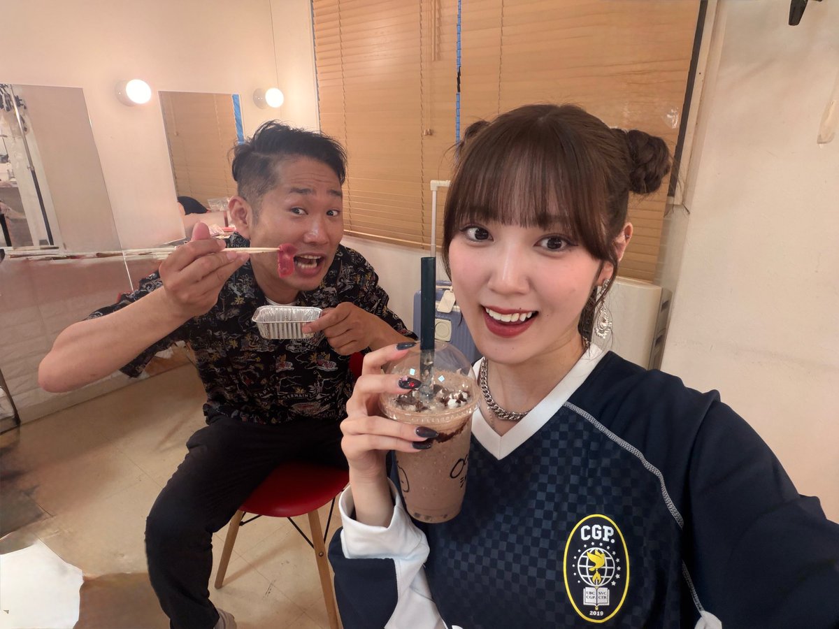 小関舞＆マネージャー tweet media