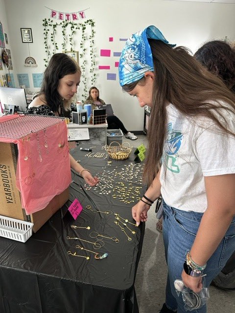 FzeEnterprise's tweet photo. Our Spring Craft Fair was a success! Thank you to everyone who stopped by to support Enterprise! 💛🦁 https://t.co/4VK3OP6ik0