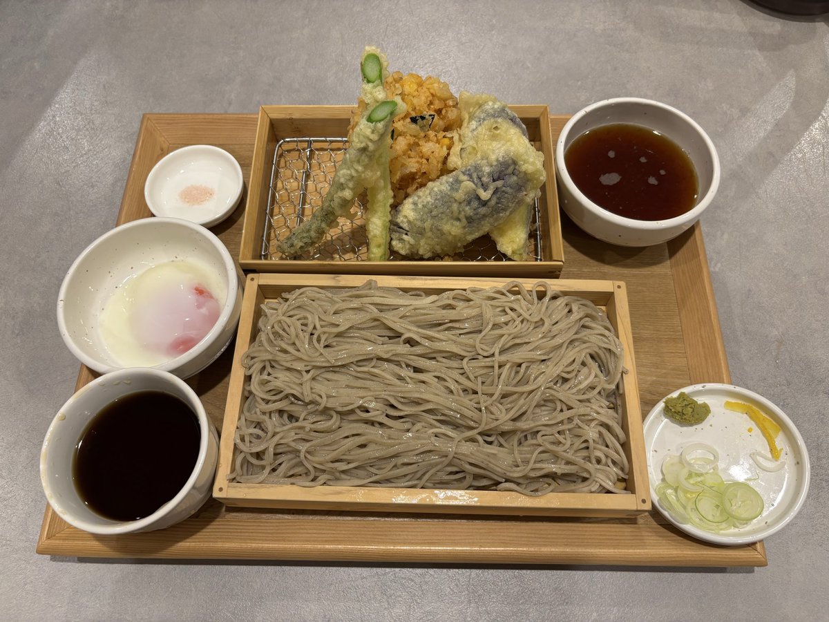 kakip369's tweet photo. 旅の帰りはありがたい10割蕎麦へ。味も量もお値段もグッド👍でした。
ただ唯一都内にある店舗が10割蕎麦対応してないのが残念…😢 https://t.co/G9wAsrqtg0
