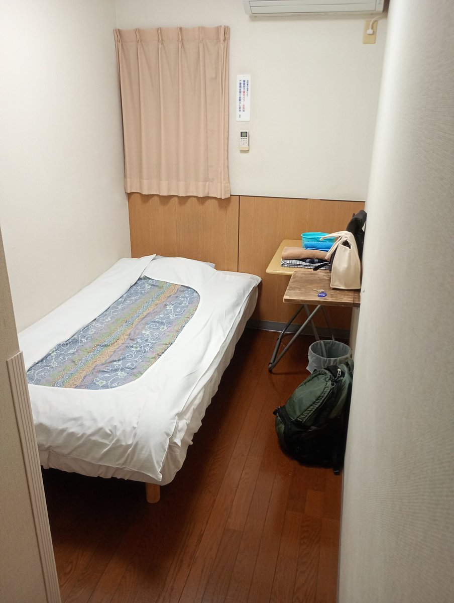 本日のお宿に到着。 いつもの所は満室🈵なのでこちらに冷蔵庫はフロア