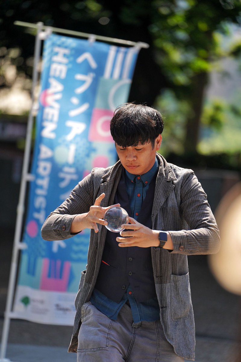 jy_skyadd's tweet photo. 5/16 ヘブンアーティスト
上野恩賜公園 五條天神前
Entertainer Hi2 さん
その1
以前ヘブンの時もここで見ました。😲
久しぶりの様な感じがしないのは気のせい?
それともひたち国際大道芸フェスティバルのせい?🤣
#Hi2 #EntertainerHi2
#ヘブンアーティスト https://t.co/TmX9i3Mw05
