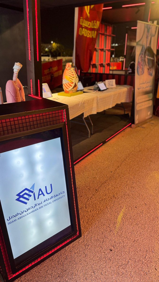 RC_IAU's tweet photo. مشاركة طلبة القسم في التوعية باضرار استخدام اكياس النيكوتين في نادي القادسية https://t.co/JMb09C3tGM