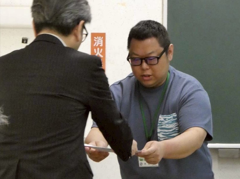 fst_dousoukai's tweet photo. 本日、予定通り2026年度同窓会総会を開催しました。

ご来校いただきありがとうございました。

事業案、予算案共に承認いただきましたので、援助費の申請書を学校長へお渡ししました。

今年度も同窓会の活動へのご協力、よろしくお願いします。

#藤沢工科 https://t.co/BpWAS6uxre