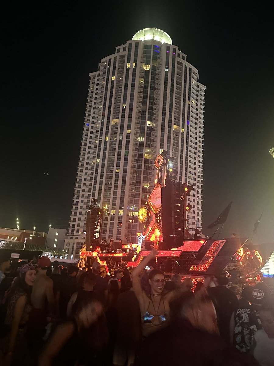 Danielle__JB's tweet photo. @JacobsVegasLife https://t.co/GJblD6xI7y