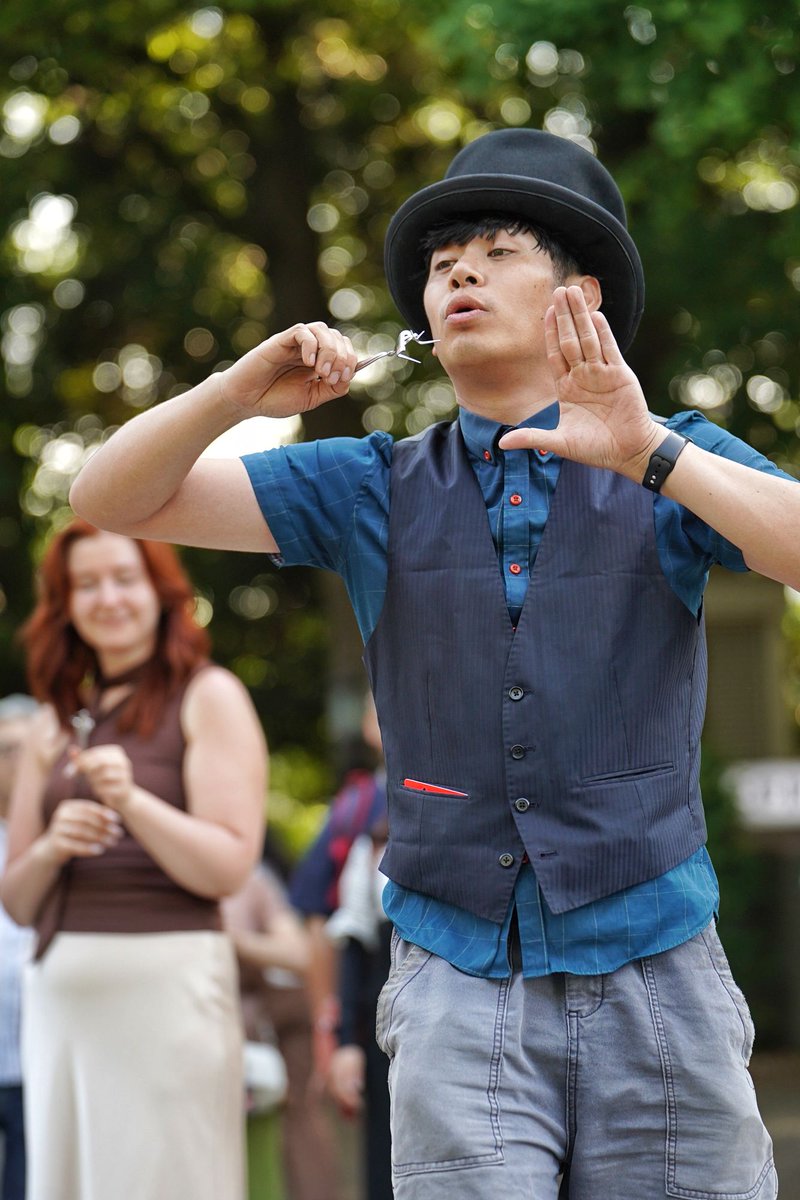 jy_skyadd's tweet photo. 5/16 ヘブンアーティスト
上野恩賜公園 五條天神前
Entertainer Hi2 さん
その4
以前ヘブンの時もここで見ました。😲
久しぶりの様な感じがしないのは気のせい?
それともひたち国際大道芸フェスティバルのせい?🤣
#Hi2 #EntertainerHi2
#ヘブンアーティスト https://t.co/IP2MuRsQqF