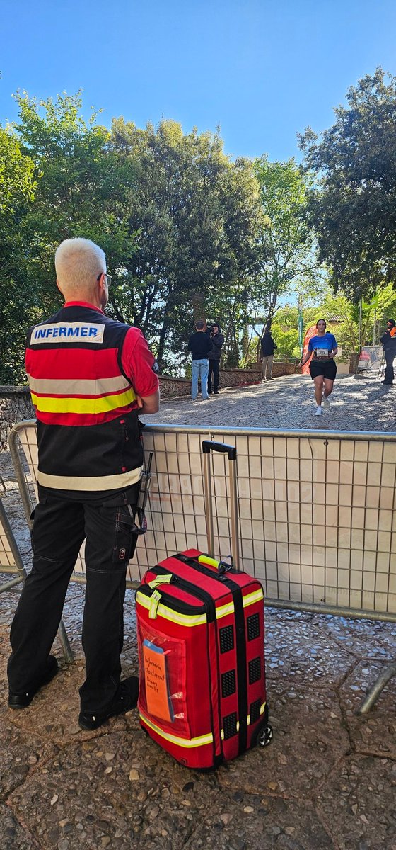 Blancafort_inf's tweet photo. Un any mes col·laborant amb la @VerticalMont i aquesta vegada també participant  a "Som un equip", amb la Neus, Joel i Jordi en nom de tots els treballadors  de l'empresa. Una magnifica jornada de solidaritat i esgraons organitzada per @bomberscat https://t.co/4hNB0PQfoJ