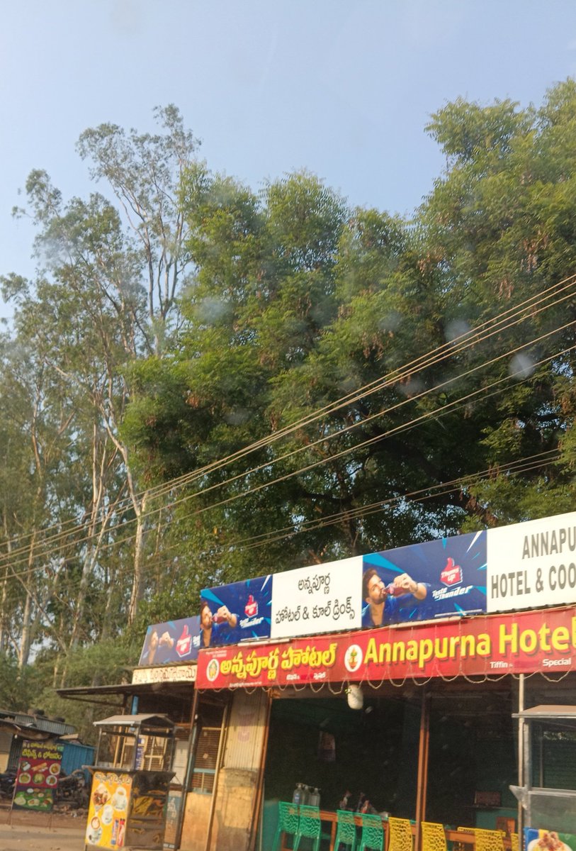 uicaptures's tweet photo. Aaj Kuch toofani karte hai @ThumsUpOfficial 🍹
📍 Nallamalla Forest 🌳
Bhaaai @alluarjun 💥
#AlluArjun • #Thumsup • #Ad https://t.co/OHFBa6xoSt