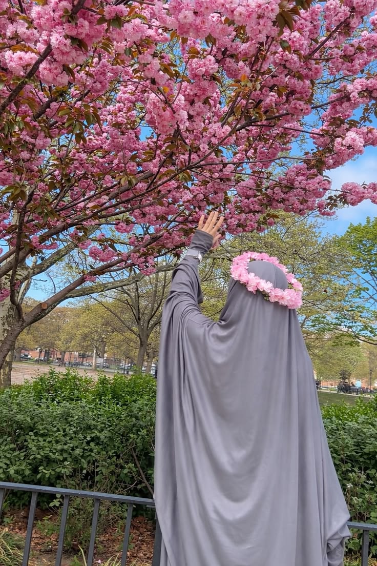 ༺ أَمَةُ ٱللَّهِ ༻ tweet media