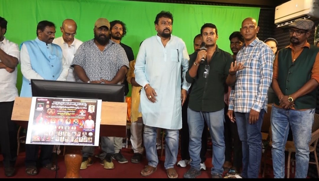 STRTRENDS2018's tweet photo. realy a wonderful moments.. 🙏🎊

#4Fmovie  event with 30years industry #Prudvi sir, Jabardast #apparao sir, 💕😍 

heart full thank you to each &amp; everyone for making this event grand success. spacially Gabbaersing Rimsonraj 🎊🏆

thank you &amp; Love you all🏆🎊✊

#4fmovie #film https://t.co/GoSCTs1ZCB