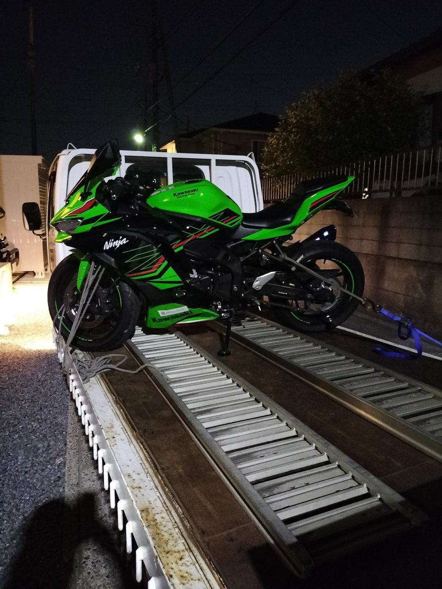 次のバイク購入に向けてドナドナされて行きました。 Ninja ZX4RR