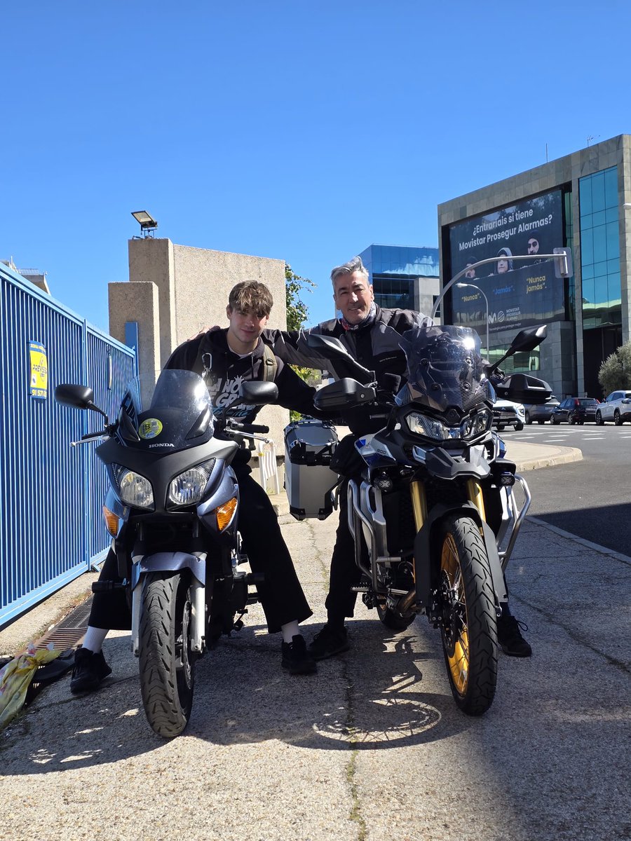 pitpako's tweet photo. @ultimavuelta1 Si, la 600 una de las mejores motos que he tenido y ahora sigue teniendola mi hijo con 22 años y como el primer dia. 
#cbf600s https://t.co/s1QS9EJuMc
