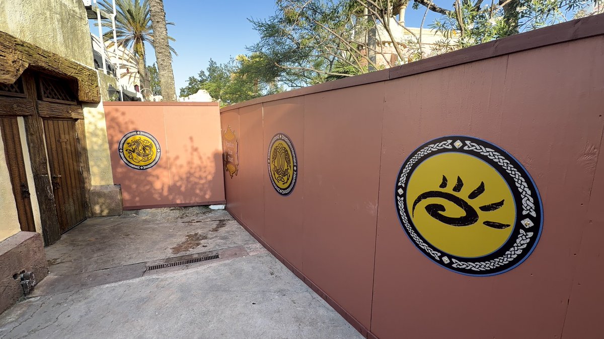 magiccitymayhem's tweet photo. Some people might find these images disturbing. 😢⛲️@UniversalORL https://t.co/5qipARQYNm