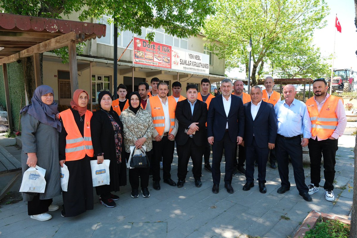 abalin's tweet photo. #Şamlar Köy Meydanı’nda kıymetli komşularımızla bir araya geldik. Çayımızı içip sohbet ettik, hal hatır sorduk.

Samimiyetiyle bizleri karşılayan tüm hemşehrilerimize gönülden teşekkür ediyorum. Her mahallesiyle, her hikayesiyle #Başakşehir’imizin her köşesinde vatandaşlarımızla bir arada olmaya, muhabbetimizi ve dayanışmamızı büyütmeye devam edeceğiz.

Rabbim birlik ve beraberliğimizi daim eylesin.