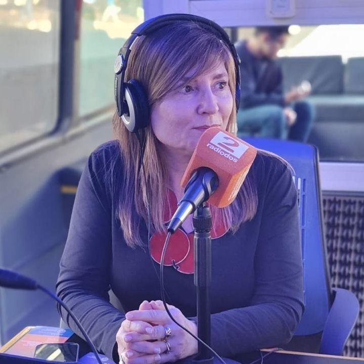 radio2rosario's tweet photo. 📻#RadiopolisWeekend | En el piso de Radio 2 Carina Cabo (@carinacabo) Dra en Educación UNR y ex Sec de Cultura de Rosario.
👉Santa fe firmó un decreto para poner en funcionamiento la Ley de Mecenazgo. https://t.co/woI7JK2dw8