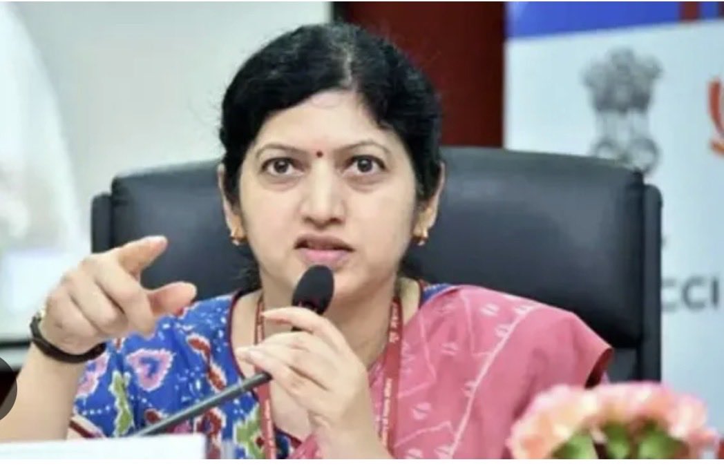 DebasisJourno's tweet photo. No Official Vehicles for Lunch!

After PM Modi’s austerity appeal, Odisha’s @HUDDeptOdisha led by dynamic IAS officer @ushapadhee1996 urges her Deptt. staff to opt for public transport, car pooling to trim fuel consumption. 

A much-needed and thoughtful move.

@CMO_Odisha https://t.co/EKWHYwhHbs