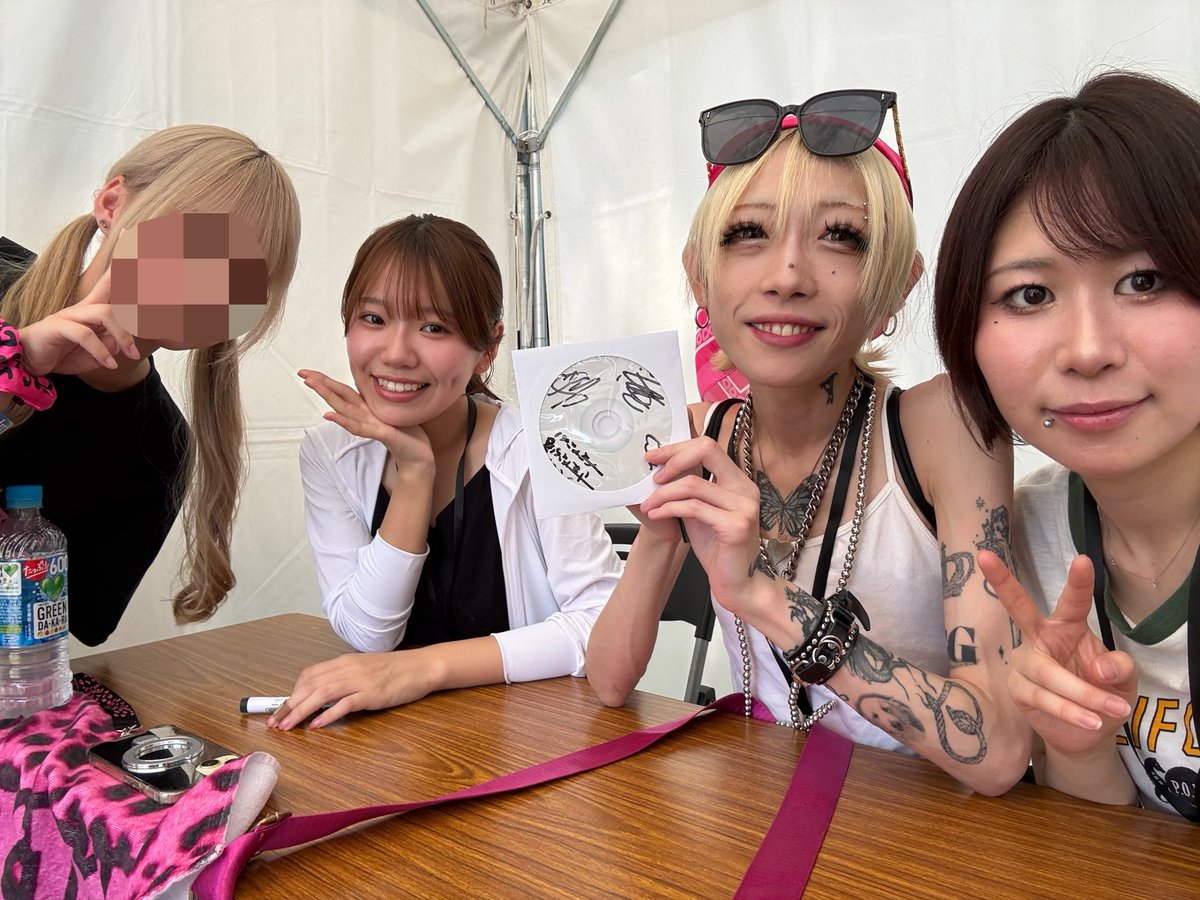 ななか tweet media
