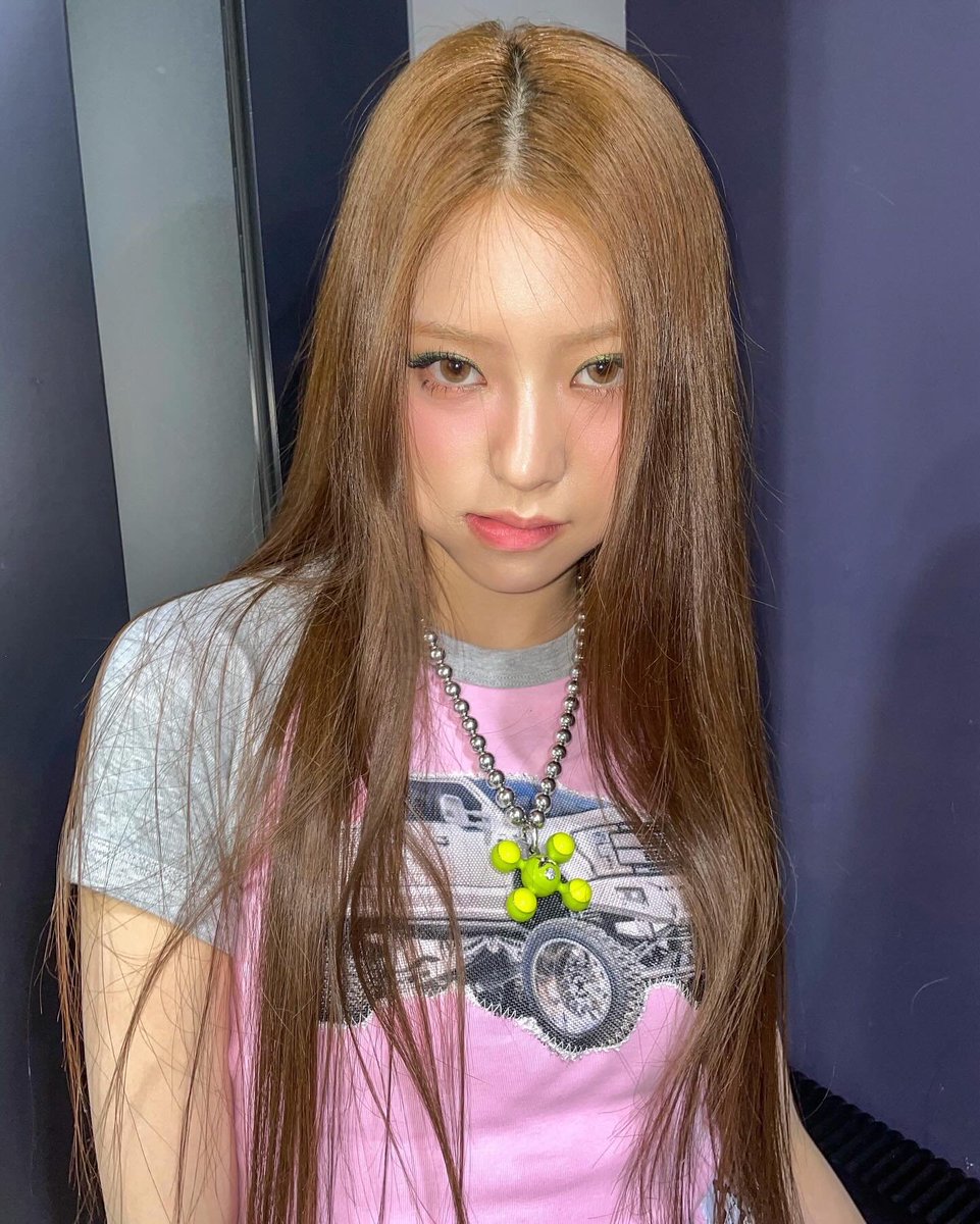 𖹭, 𝗆𝗈𝗇𝖺 tweet media