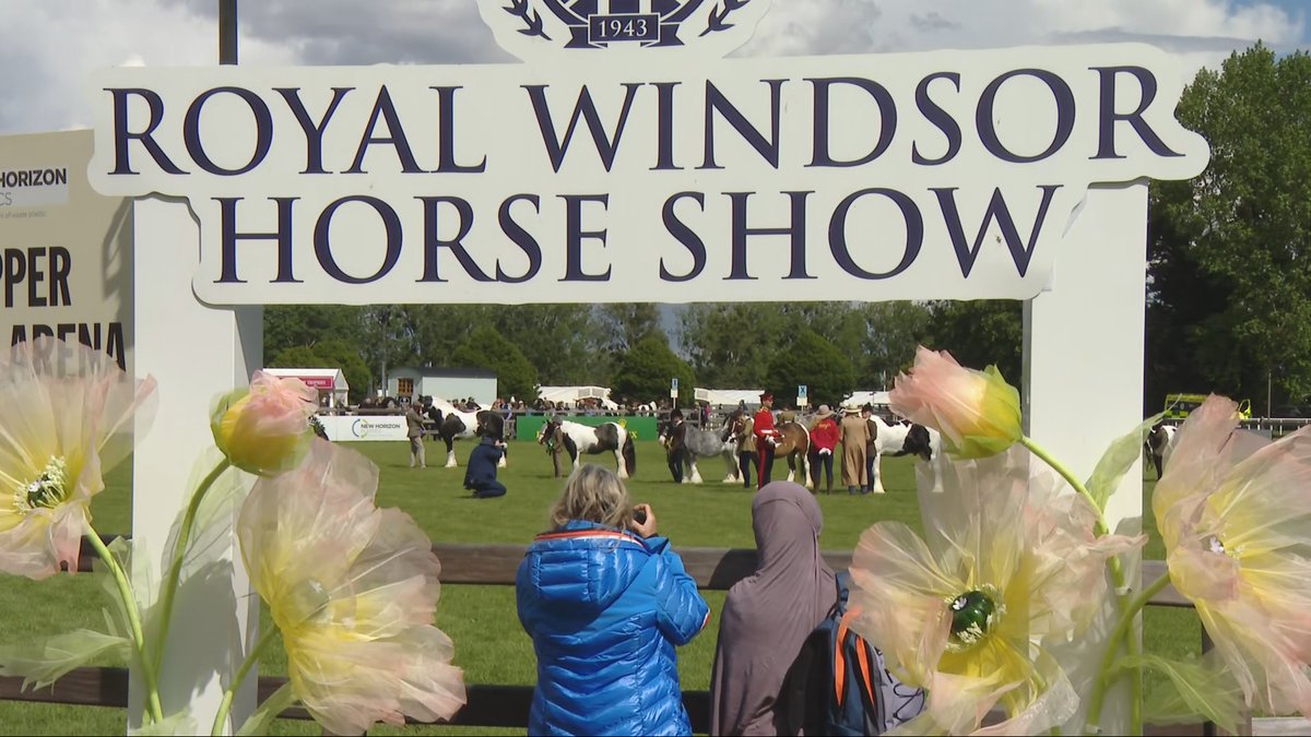 itvnews's tweet photo. Soldier dies after falling from horse at Royal Windsor Show https://t.co/lIs70u1zgt https://t.co/pDkUKQo0Fr