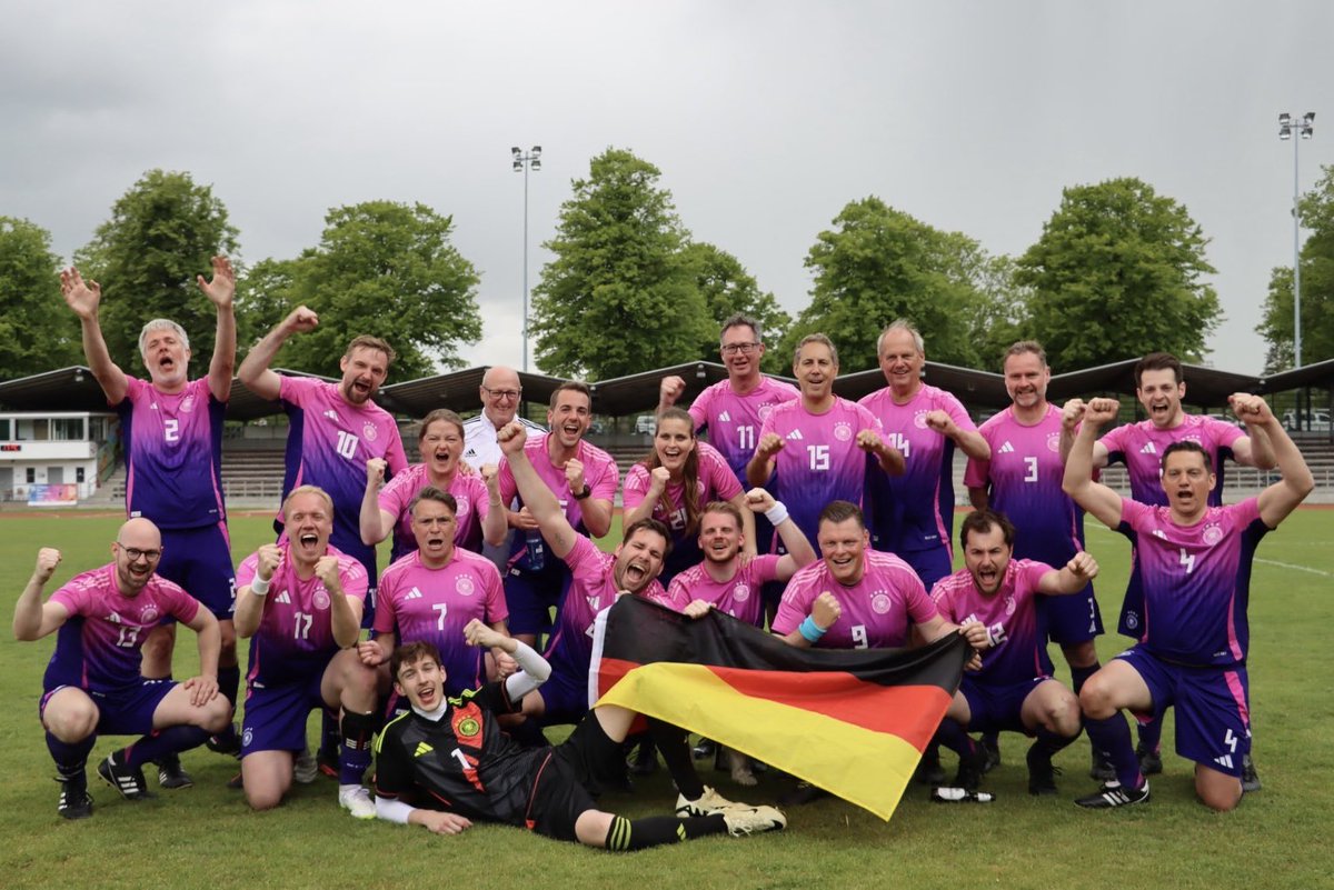 Dieter Janecek tweet media