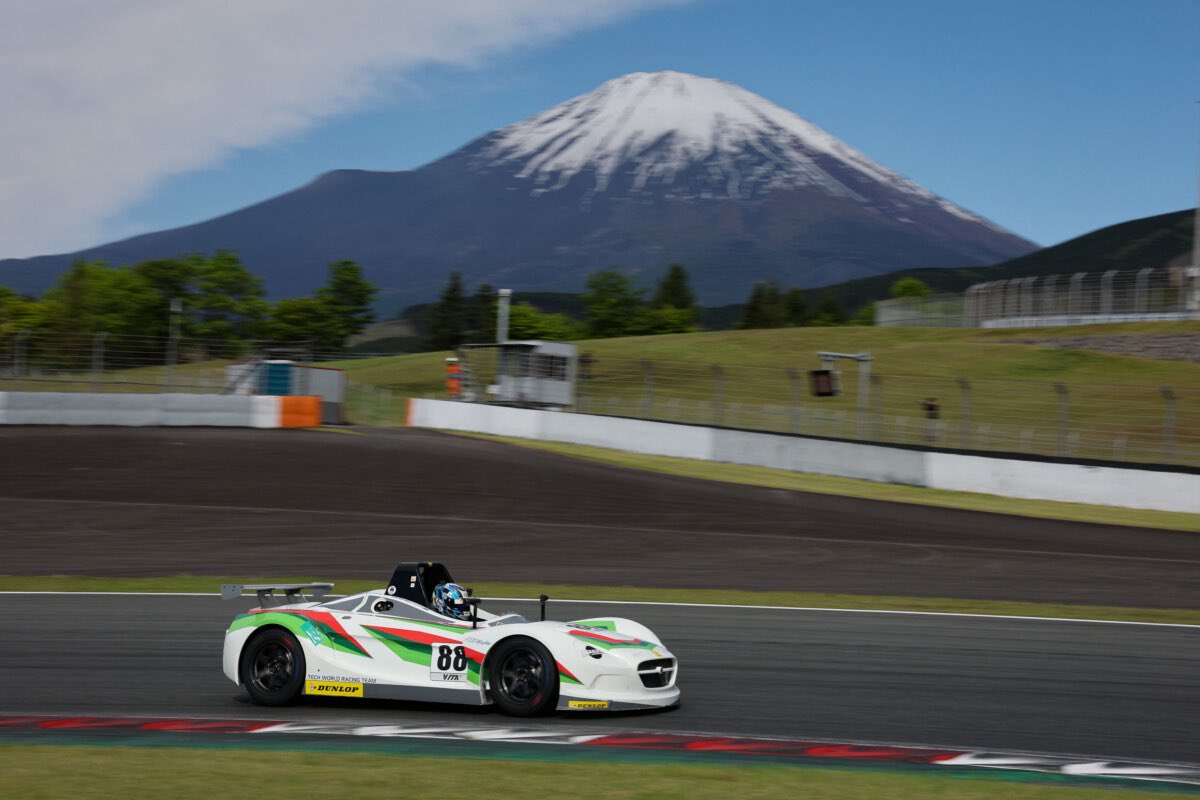 FCR VITA Rd.1 富士スピードウェイ ジェントルマンクラス 優勝 カラー