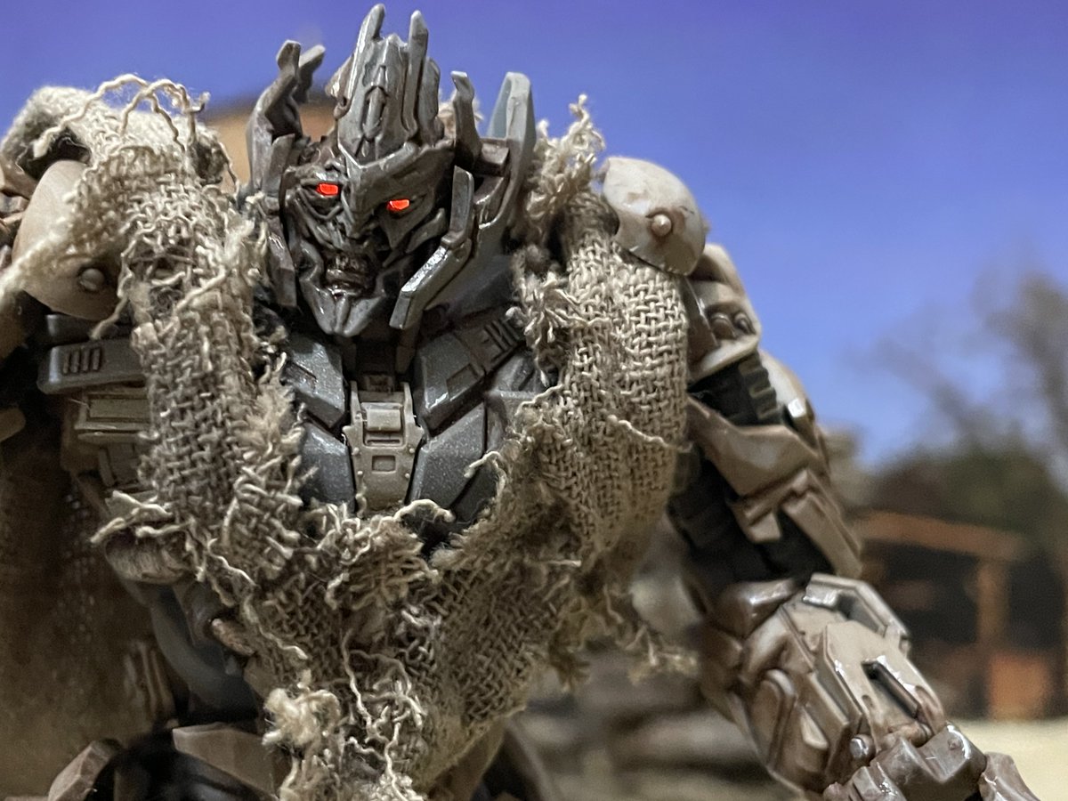 zombitrip's tweet photo. BLOKEESのメガトロンのリペイント完了。
12cmに見えないディテールにリペイントが映える。
#transformers #トランスフォーマー #プラモデル #リペイント #ガンプラ https://t.co/yFCwfXaU9J