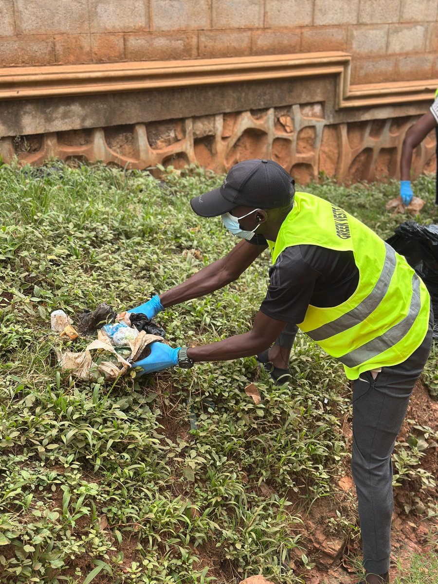 GREEN VESTS INITIATIVE tweet media