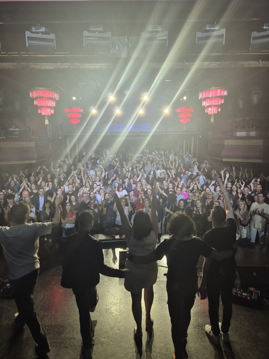 sonderosas's tweet photo. SOLD OUT a @luzdegasbcn per segona vegada i tot gràcies a VOSALTRES! Només tenim paraules d'agraïment per la vostra energia i ganes de passar una nit magnífica 🌹 Esperem veure-us molt aviat. Gràcies a @tributosbarcelona i a @lacatifaroja_barcelona per la confiança 🥹 https://t.co/IQCarCassP