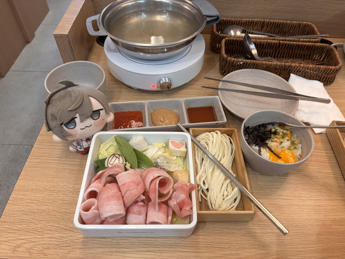 thinkingofcute's tweet photo. syabu syabu! 🍲 https://t.co/i8tu0IoZlX