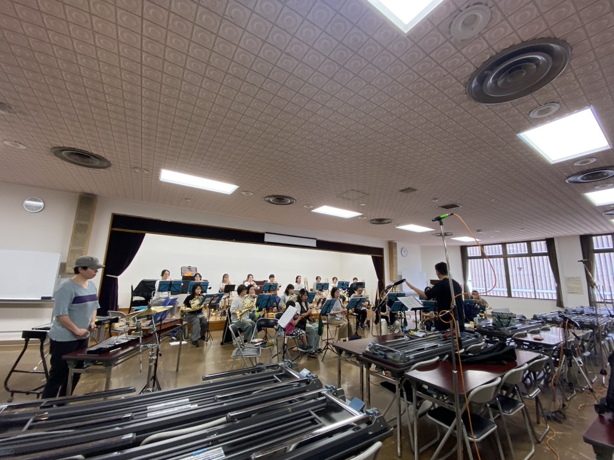 hummingbirdWind's tweet photo. 今日はレッスン日🎵

バリトンサックスに新規入団者様、トランペット&amp;チューバに見学者様いらっしゃいました✨️✨️✨️

低音と上段が充実してメンバーのテンションも上がります😆

ハミングはまだまだ仲間を募集しておりますよ✨
特にクラリネットとか…🤔
気軽に見学、体験しに来てください😄 https://t.co/UH4lgg1N4r