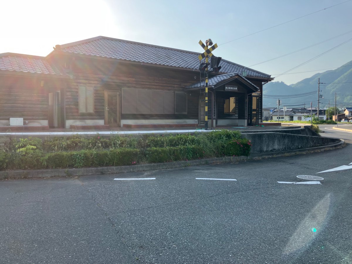 sAt_245's tweet photo. 鍛冶屋駅跡
加古川線塗装のキハ30がいた https://t.co/k9xne13DBY