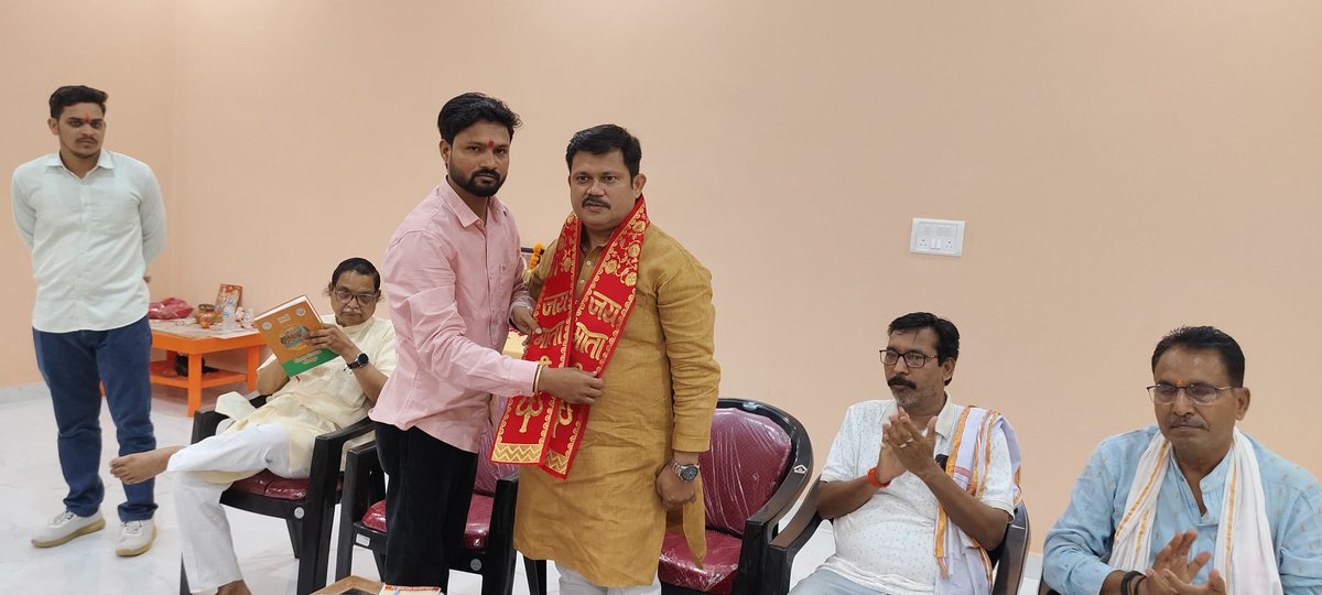 SudhakarshuklaB's tweet photo. लहरपुर विधानसभा में संगठन कि योजनानुसार शक्तिकेंद संच की बैठक मैं मुख्य अतिथि के नाते उपस्थित होकर संगठनात्मक विषयों को रखा! @sanjayraiupbjp @BJP4India @BJP4UP @myogiadityanath https://t.co/kEKErJ7FoY