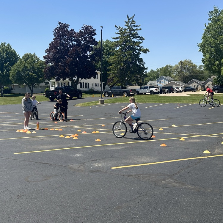 Forrestville221's tweet photo. Our 5th graders enjoyed their very last Bike Rodeo Day! 🚲 https://t.co/DpIrQjUYkc
