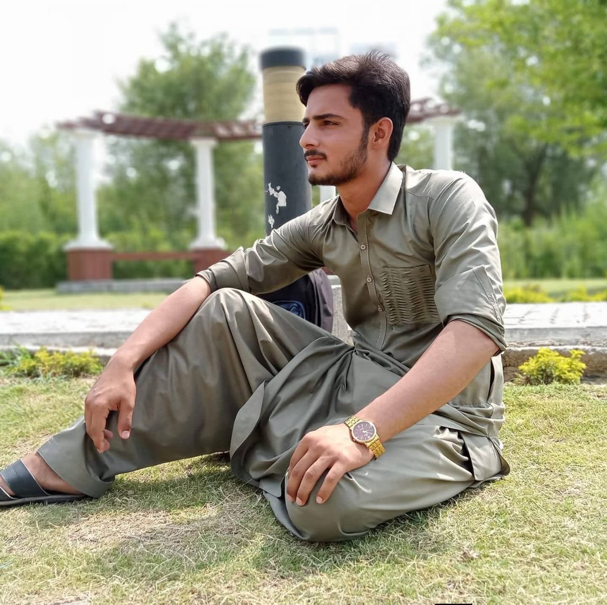 AmirYusafzai's tweet photo. مجاہد گل، ہاتھیان ضلع مردان کا رہایشی ہے۔ یہ ساہیوال کے ایک مویشی منڈی میں عید کی خریداری کے لئیے گیا ہوا تھا۔ اس کے پاس بیس لاکھ روپے نقد موجود تھے۔ گذشتہ پاچ دن سے پولیس سٹیشن ڈیرہ رحیم ضلع ساہیوال کی حدود سے لاپتہ ہے۔ شبہ ہے کہ اس کو لوٹ کر اغوا کیا گیا 
#FindoutMujahidGul https://t.co/LMB8IMO9u3