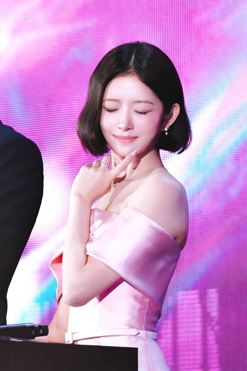 YEPinyourheart's tweet photo. 260516💗
#IVE #아이브 #REI #레이 #レイ https://t.co/vTqL4sEihZ