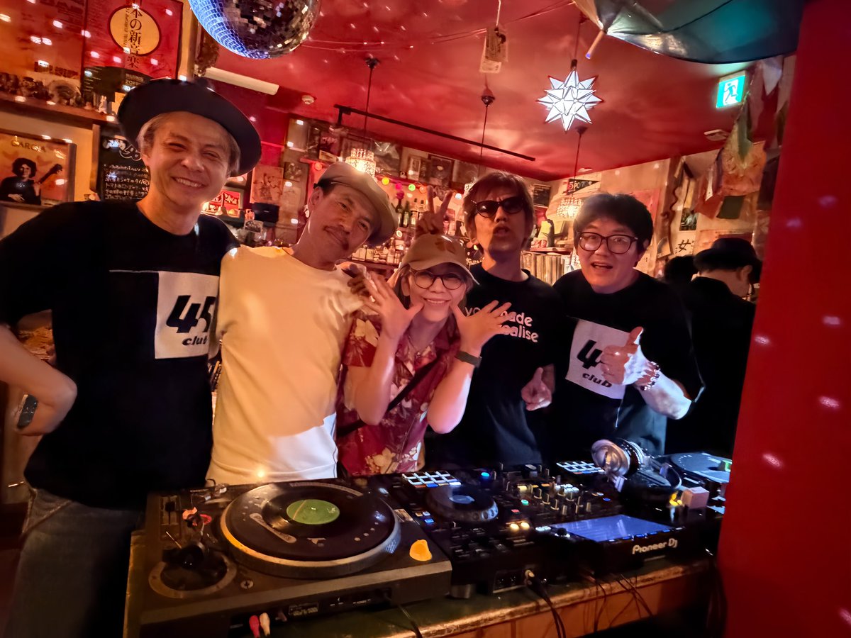 musicajaponica's tweet photo. 今回は皆さまの沸点が速く、
気が付いたら全員呑み倒していた。
…恐ろしいマジック。
『オクノマサヒコJapan Tour2026
初夏の陣〜奥野還暦イヤー記念祭〜
DJ&LIVE : #オクノマサヒコ
(#奥野真哉 #グレートマエカワ)
ゲストDJ: #45CLUB
次6/7(日)
#服部緑地RAINBOWHILL
本領発揮素晴らし演奏を! https://t.co/dtPP2nzTx7