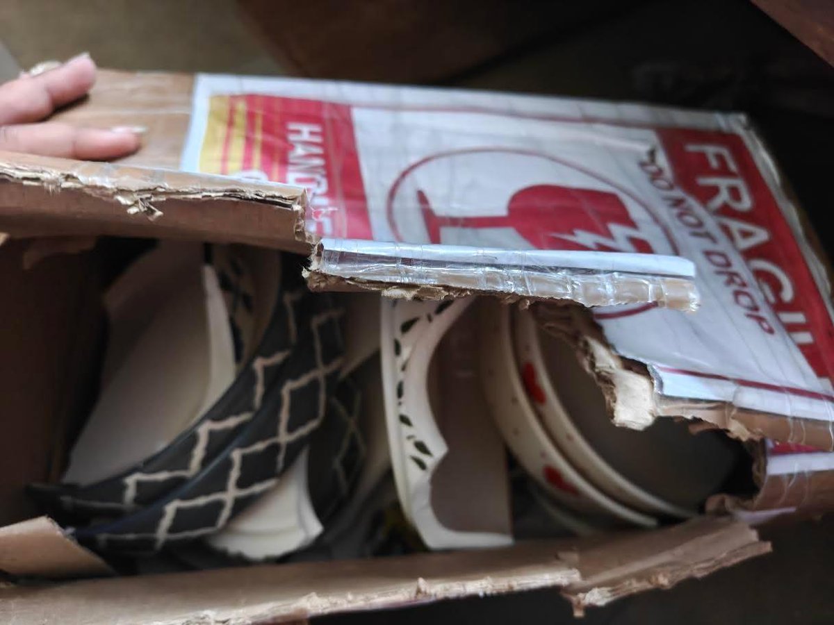 Janvi581's tweet photo. 15 days delayed delivery by DTDC and parcel arrived completely damaged. Ceramic items broken into pieces due to poor handling. Still refusing even shipping charges refund saying “no coverage”.

AWB: D3007506937
#DTDC @DTDCIndia https://t.co/gu9WzV5pCC